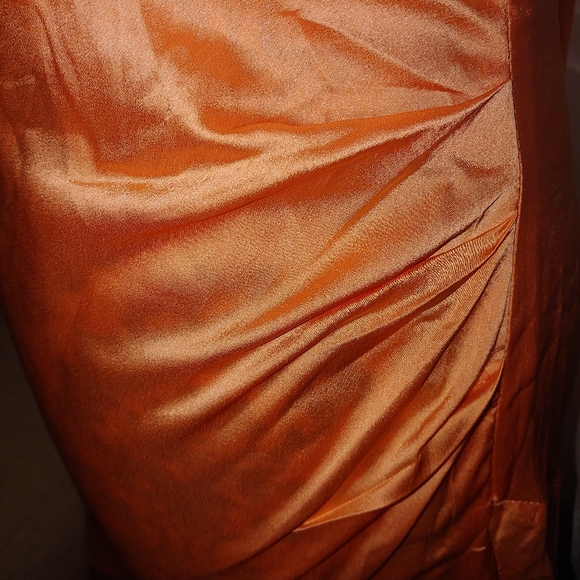 Satin asymmetrical strapless dress New 10 - Picture 4 of 11